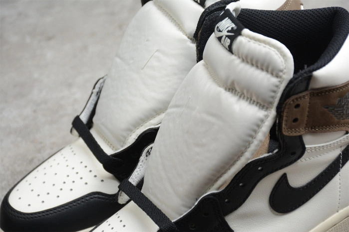 AIR Jordan 1 Retro High Dark Mocha 555088-105