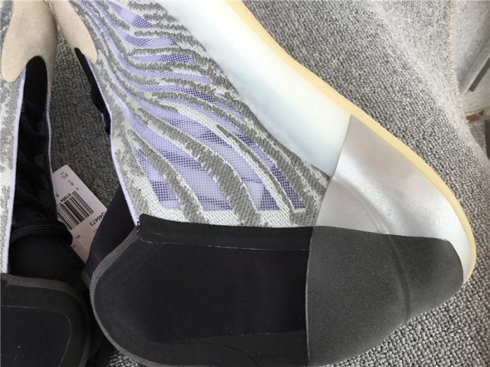 Adidas  YZY QNTM (Lifestyle Model) Q46473