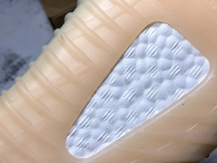 Adidas  Yeezy Boost 350 V2 "lundmark Reflective" FV3254