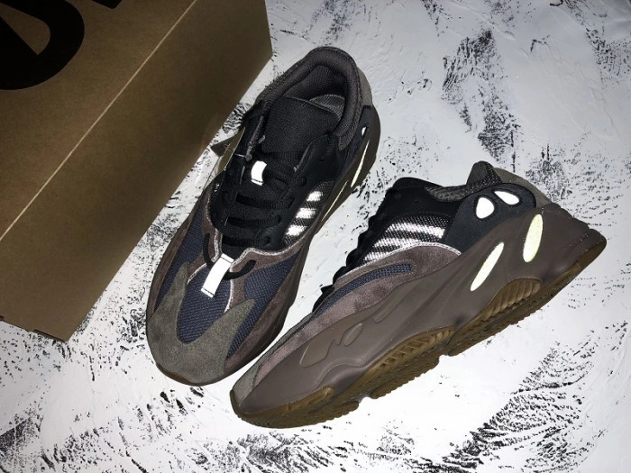 Adidas Yeezy 700 Mauve  EE9614