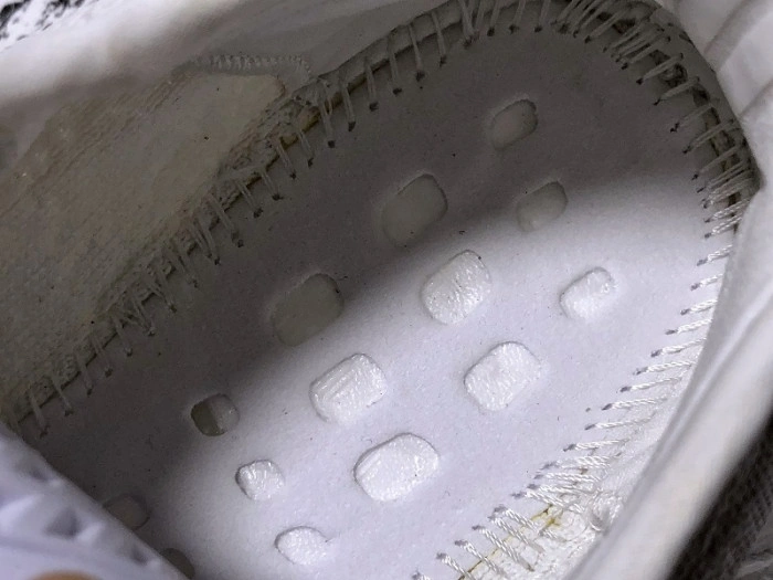 Adidas Yeezy Boost 350 V2 Cream Triple White  CP9366