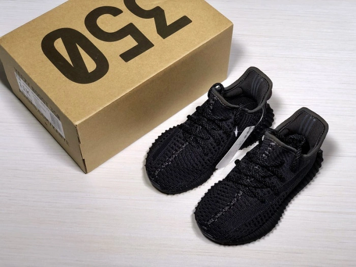 Adidas Yeezy Boost 350 V2 in Black FU9006 Kids