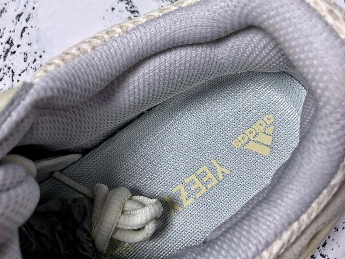 Adidas Yeezy Boost 700 Analog  EG7596