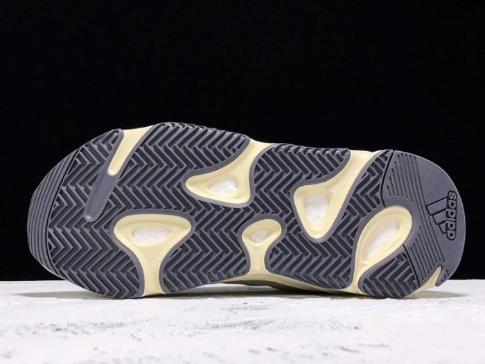 Adidas Yeezy Boost 700 Analog  EG7596