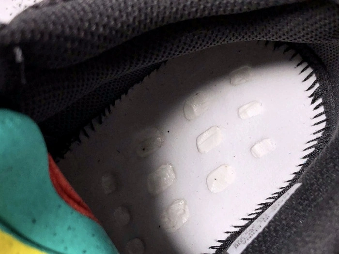 Adidas Yeezy Boost 700 Utility Black  FV5304