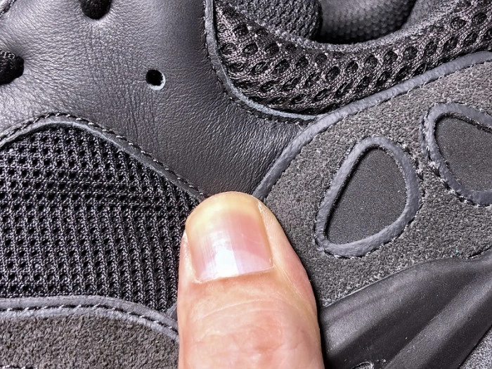 Adidas Yeezy Boost 700 Utility Black  FV5304