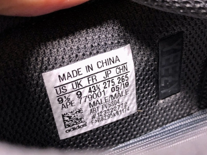 Adidas Yeezy Boost 700 Utility Black  FV5304