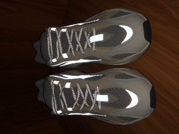Adidas Yeezy Boost 700 V2 Cream GY7924