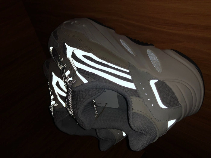 Adidas Yeezy Boost 700 V2 Cream GY7924