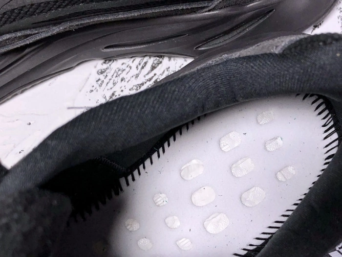 Adidas Yeezy Boost 700 V2 Vanta  FU6684