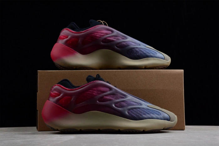 Adidas Yeezy Boost 700 V3 Fade Carbon GW1814