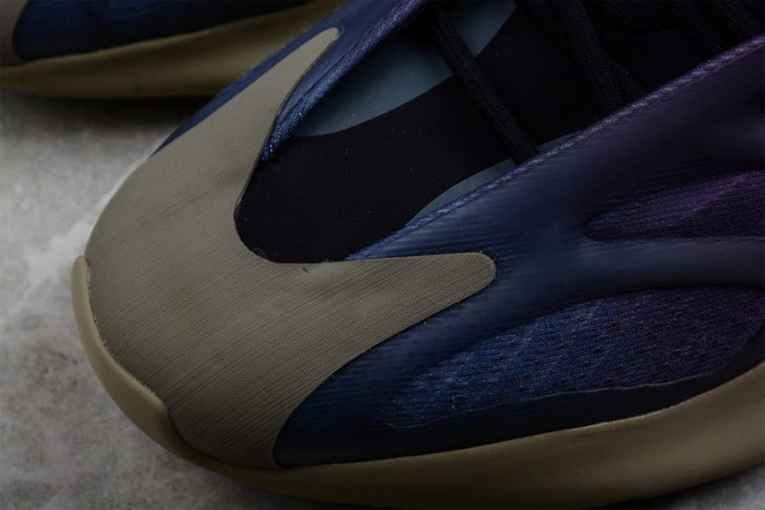 Adidas Yeezy Boost 700 V3 Fade Carbon GW1814