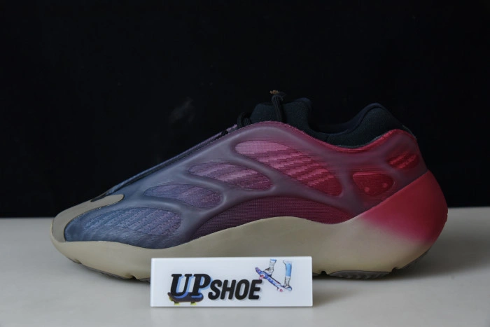 Adidas Yeezy Boost 700 V3 Fade Carbon GW1814
