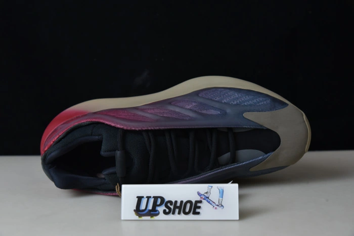 Adidas Yeezy Boost 700 V3 Fade Carbon GW1814