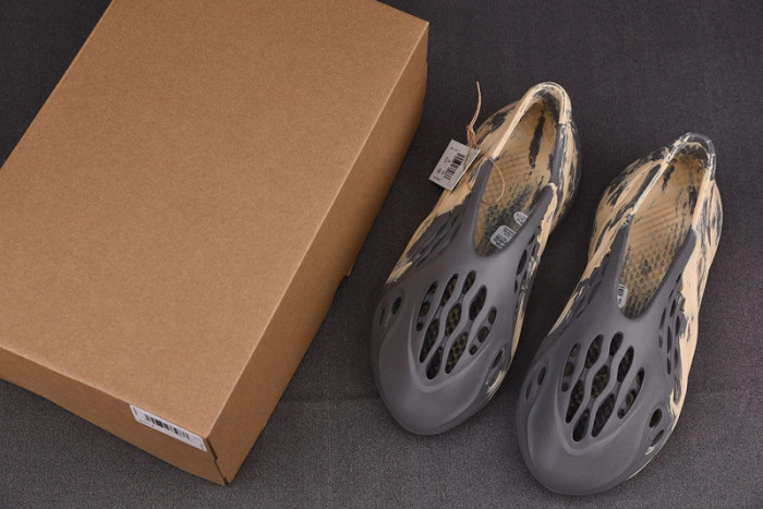 Adidas Yeezy Foam RNNR MXT Moon Gray GV7904 (One size smaller)