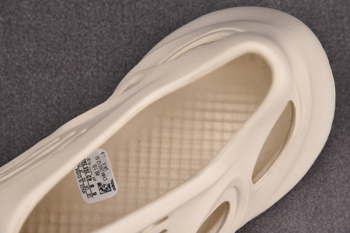 Adidas Yeezy Foam RNNR Sand FY4567
