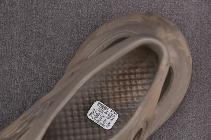 Adidas Yeezy Foam RNNR Stone Sage  GX4472