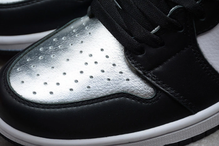 Air Jordan 1 High OG WMNS “Silver Toe” CD0461-001