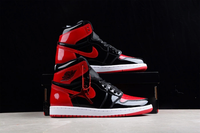Air Jordan 1 High OG “Bred Patent” 555088-063