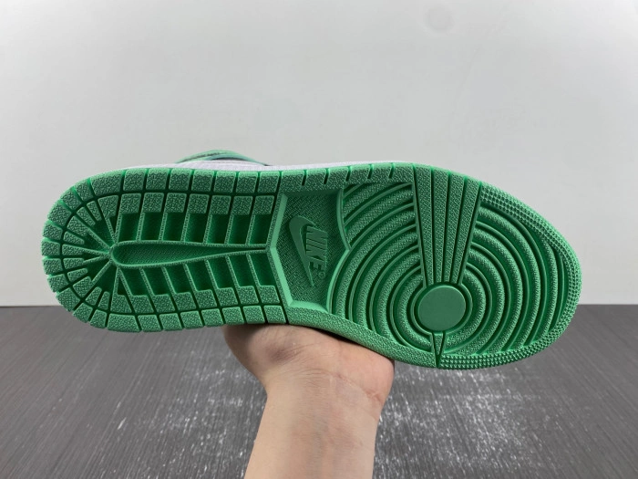 Air Jordan 1 High OG “Green Glow”  DZ5485-130