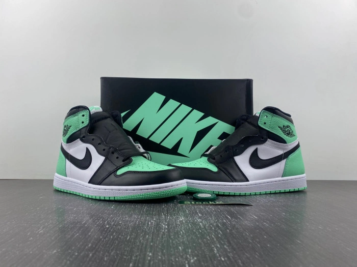 Air Jordan 1 High OG “Green Glow”  DZ5485-130