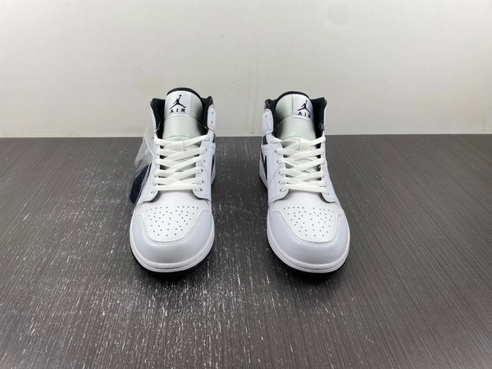 Air Jordan 1 Mid  DQ8426-132