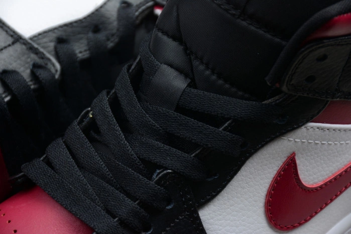 Air Jordan 1 Mid Bred Toe  554724-066