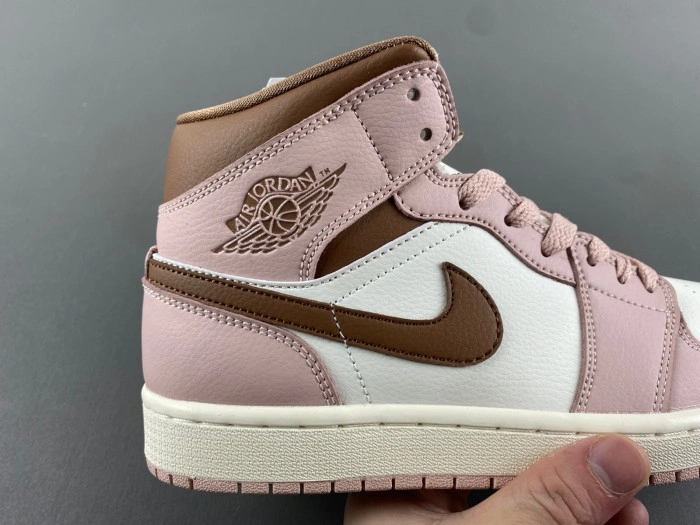 Air Jordan 1 Mid Feasts   BQ6472-620