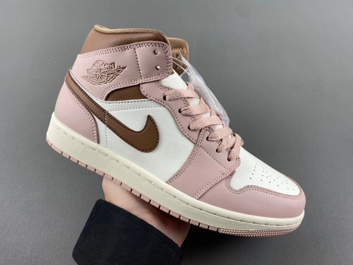 Air Jordan 1 Mid Feasts   BQ6472-620