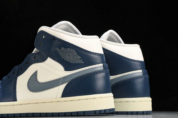 Air Jordan 1 Mid French Blue   BQ6472-414