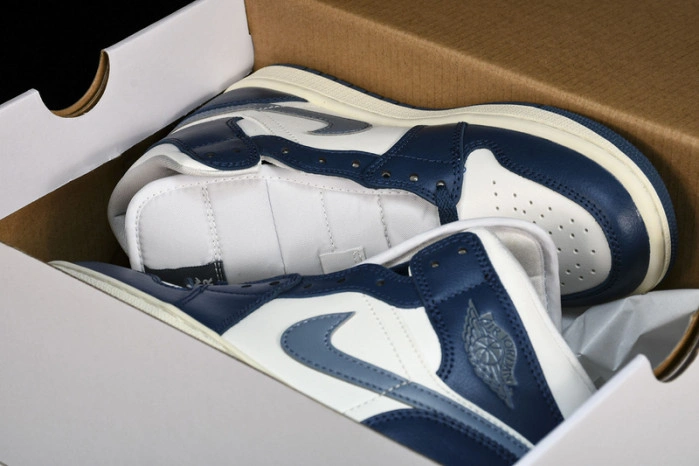 Air Jordan 1 Mid French Blue   BQ6472-414