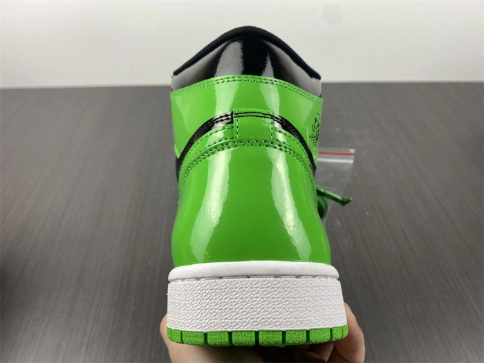 Air Jordan 1 Retr o OG green  555088-030