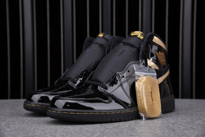 Air Jordan 1 Retro High Black Metallic Gold (2020) 555088-032