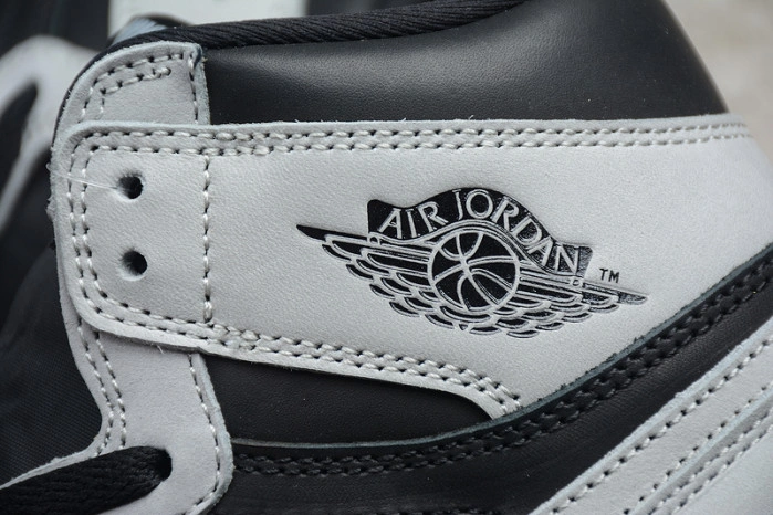 Air Jordan 1 Retro High Black White Light Smoke Grey 555088-035