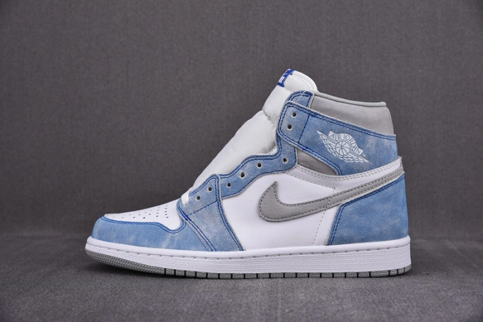 Air Jordan 1 Retro High OG Hyper Royal  555088-402