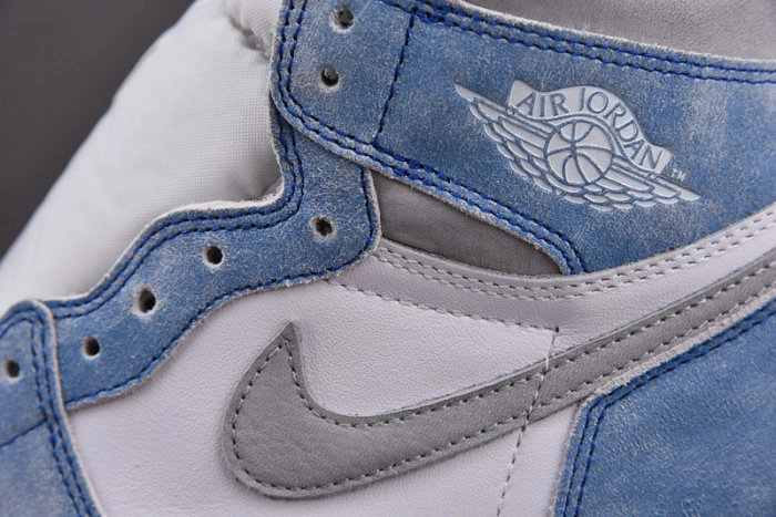 Air Jordan 1 Retro High OG Hyper Royal  555088-402