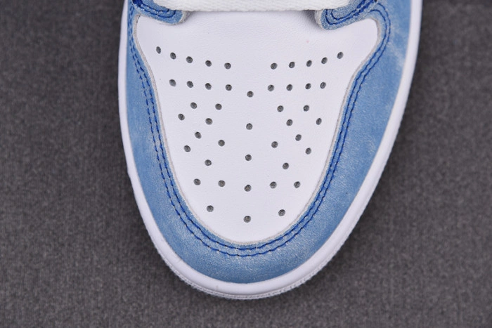 Air Jordan 1 Retro High OG Hyper Royal  555088-402