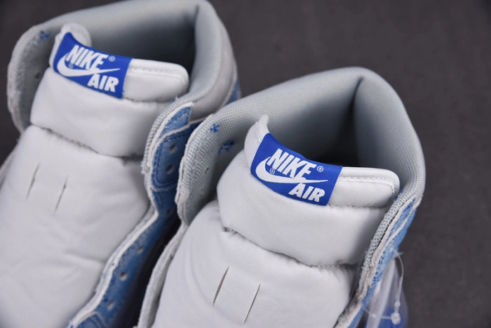 Air Jordan 1 Retro High OG Hyper Royal  555088-402