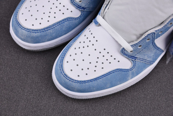 Air Jordan 1 Retro High OG Hyper Royal  555088-402