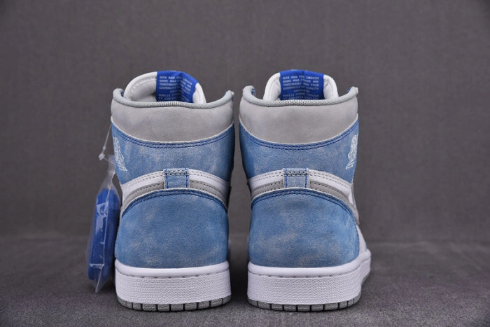 Air Jordan 1 Retro High OG Hyper Royal  555088-402