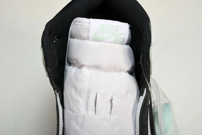Air Jordan 1 Retro High OG NRG 861428-102