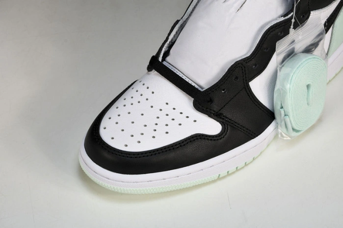 Air Jordan 1 Retro High OG NRG 861428-102