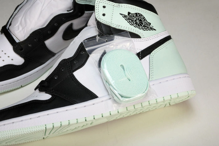 Air Jordan 1 Retro High OG NRG 861428-102