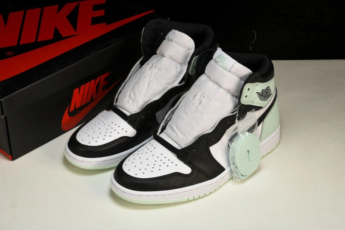 Air Jordan 1 Retro High OG NRG 861428-102