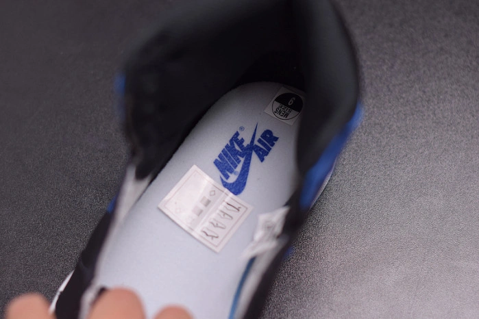Air Jordan 1 Retro Royal (2017) 555088-007