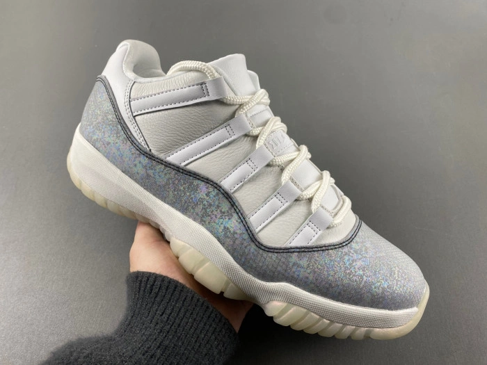 Air Jordan 11 Low 2025 “Snake”    HQ7000-001
