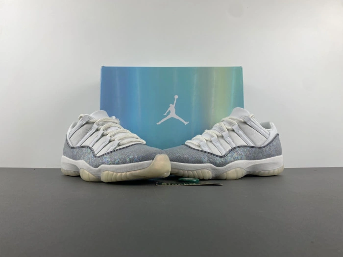 Air Jordan 11 Low 2025 “Snake”    HQ7000-001