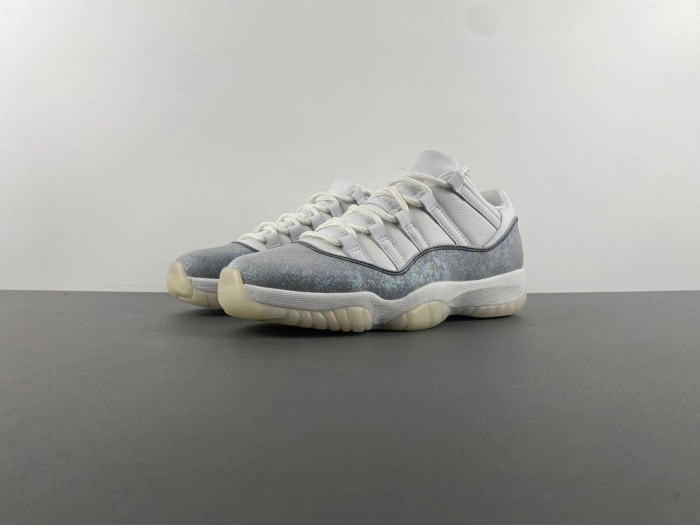 Air Jordan 11 Low 2025 “Snake”    HQ7000-001
