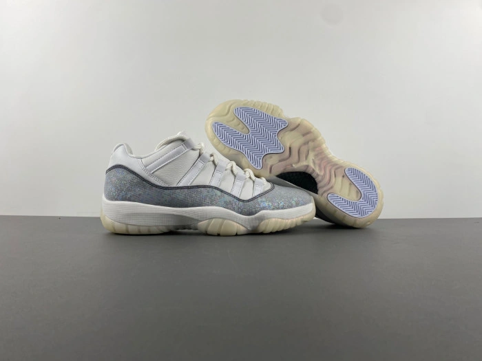 Air Jordan 11 Low 2025 “Snake”    HQ7000-001