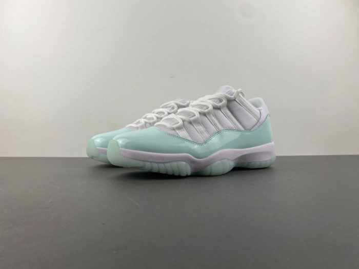 Air Jordan 11 Low “Igloo”   AH7860-103